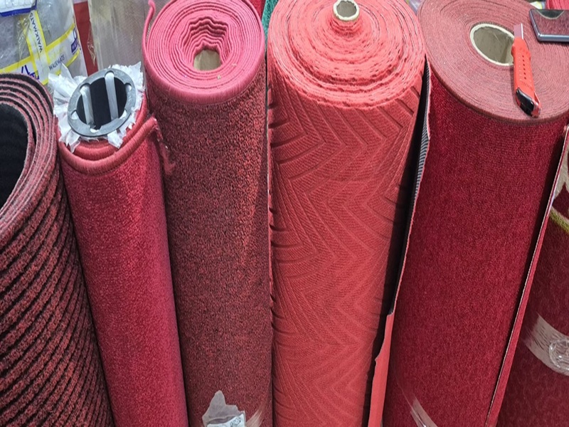 Protokol halısı - kırmızı renkli prestijli salon halısı